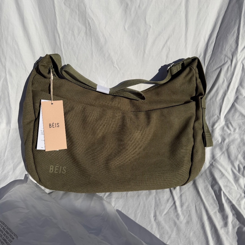 Beis The Carryall Crossbody in Black NWT - Picture 8 of 9